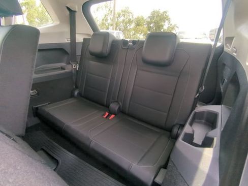 Used 2018 Volkswagen Tiguan SE FWD image 15
