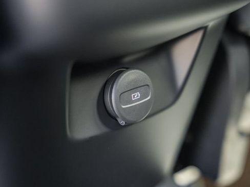 New 2027 Volvo XC60 B5 Plus AWD/4WD image 35