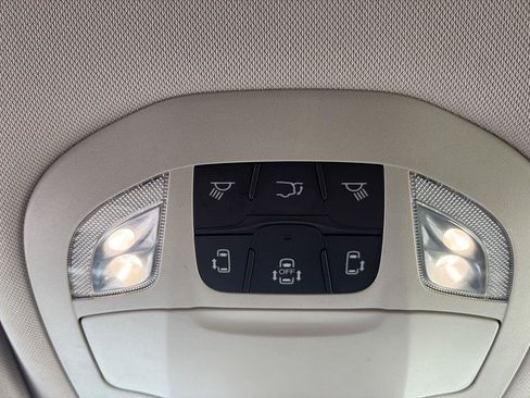 Used 2024 Chrysler Pacifica Limited FWD image 19