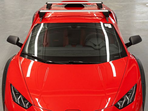 Used 2023 Lamborghini Huracan Sterrato image 6