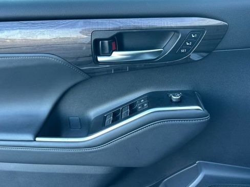 Certified 2026 Toyota Highlander Platinum image 15