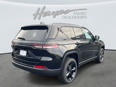 New 2025 Jeep Grand Cherokee Limited w/ Black Appearance Package RWD image 25