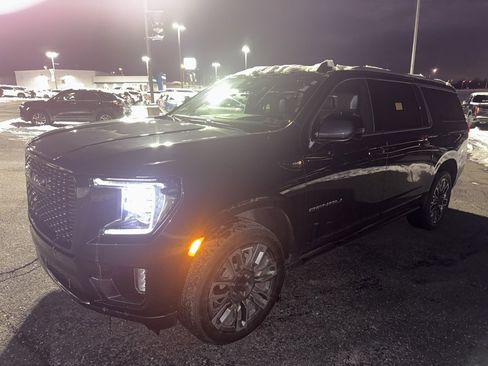 Used 2024 GMC Yukon XL Denali Ultimate image 3