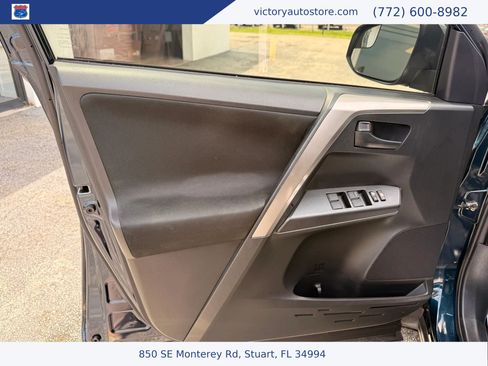 Used 2018 Toyota RAV4 LE FWD image 20