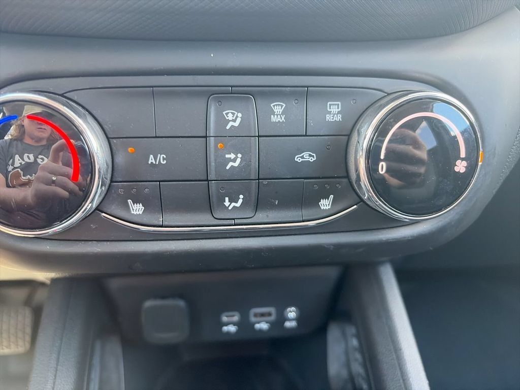 Used 2023 Chevrolet TrailBlazer LT FWD image 20