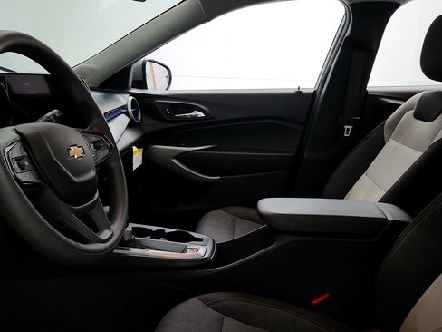Certified 2025 Chevrolet Trax LS w/ LS Convenience Package FWD image 17