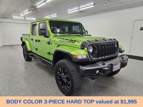 Used 2025 Jeep Gladiator Sport AWD/4WD image 3