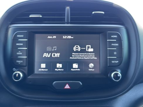Used 2020 Kia Soul S FWD image 25