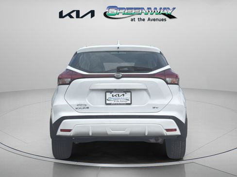 Used 2022 Nissan Kicks SV FWD image 9