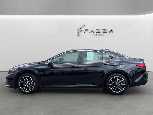 Used 2025 Toyota Camry XLE AWD/4WD image 9