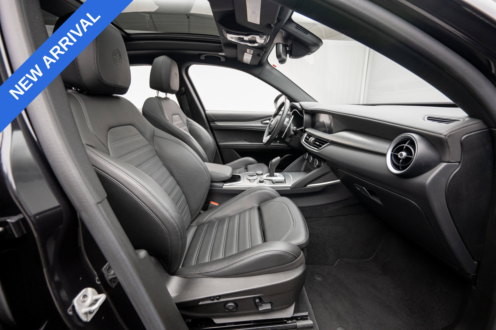 Used 2023 Alfa Romeo Stelvio Veloce AWD/4WD image 14