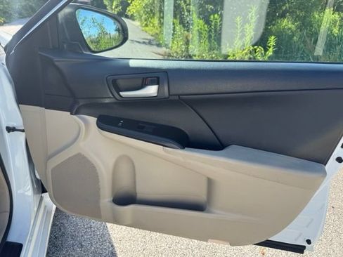 Used 2013 Toyota Camry LE FWD image 17