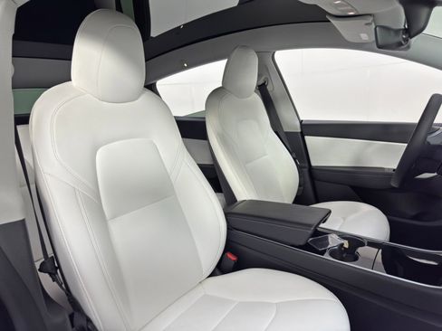 Used 2021 Tesla Model Y Long Range image 37