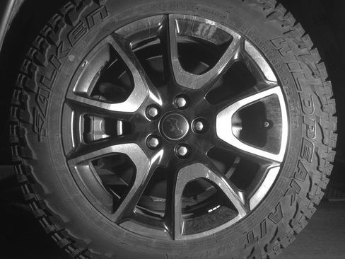 Used 2025 Jeep Compass Trailhawk image 12