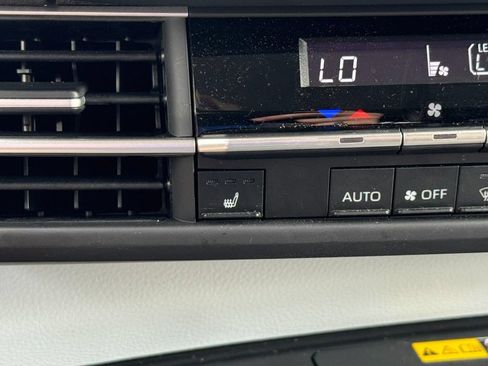 Used 2025 Toyota Sienna XLE FWD image 34