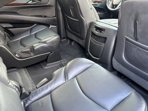 Used 2020 Cadillac Escalade Luxury w/ Escalade Sport Edition image 13
