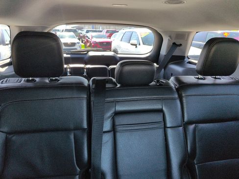 Used 2023 Ford Explorer Limited AWD/4WD image 8