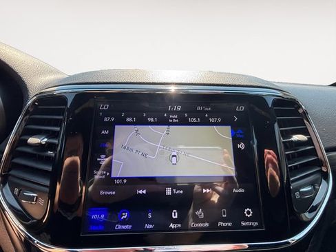 Used 2019 Jeep Grand Cherokee Altitude AWD/4WD image 15