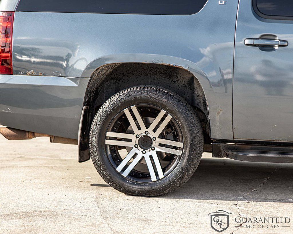 Used 2008 Chevrolet Suburban LT w/ LT Preferred Equipment Group AWD/4WD image 8