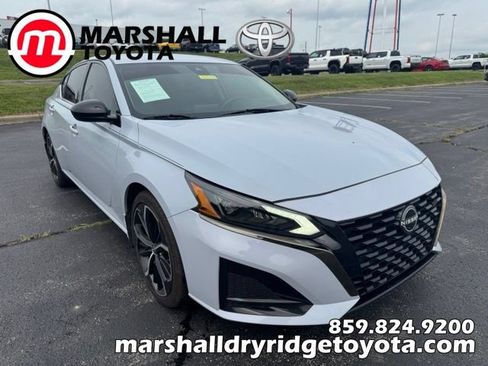 Used 2023 Nissan Altima 2.5 SR FWD image 1