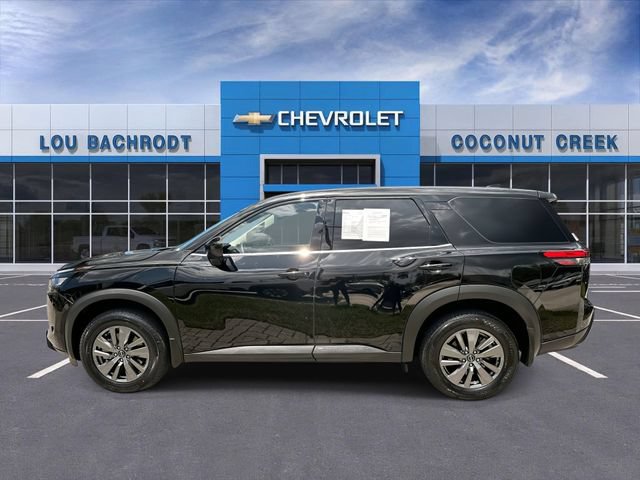 Used 2025 Nissan Pathfinder S FWD image 5
