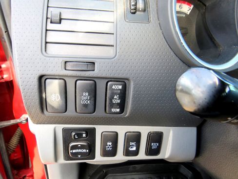 Used 2015 Toyota Tacoma 4x4 Double Cab image 11