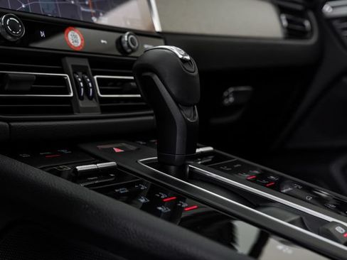 Certified 2026 Porsche Macan AWD/4WD image 24
