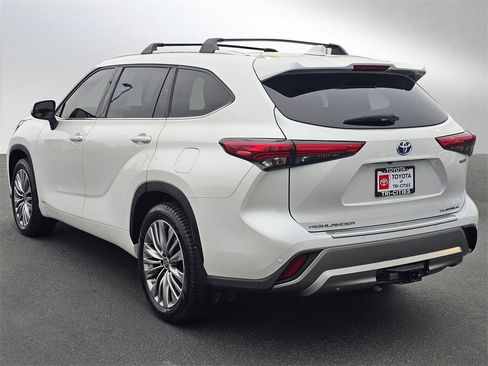 Used 2022 Toyota Highlander Platinum image 3