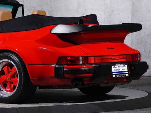 Used 1988 Porsche 911 Carrera RWD image 16