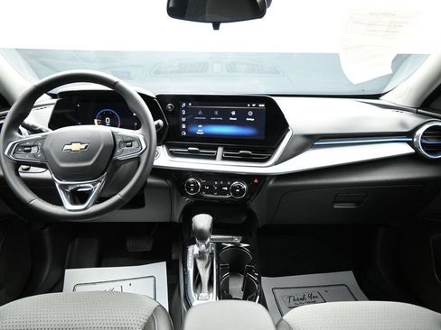 Used 2025 Chevrolet Trax LT w/ Driver Confidence Package FWD image 12