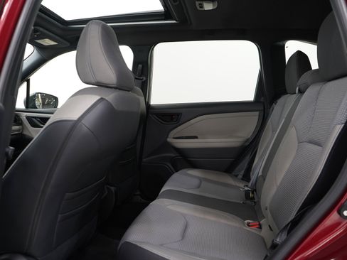 Used 2025 Subaru Forester Premium AWD/4WD image 19