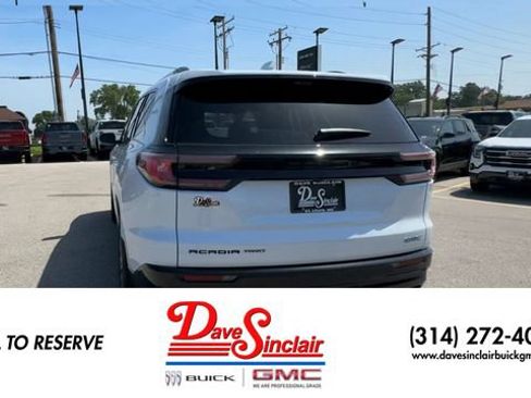 New 2026 GMC Acadia Denali Ultimate w/ LPO, Floor Liner Package AWD/4WD image 7