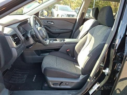 Used 2022 Nissan Rogue SV image 45