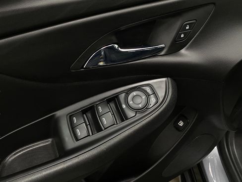 Used 2018 Chevrolet Volt LT w/ Comfort Package FWD image 27