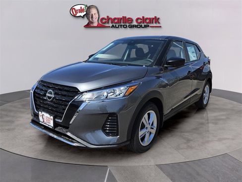 New 2025 Nissan Kicks Play S image 2