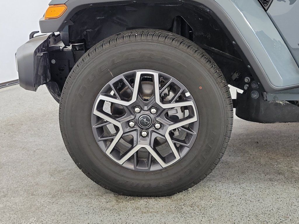 Used 2026 Jeep Wrangler Unlimited Sahara AWD/4WD image 9