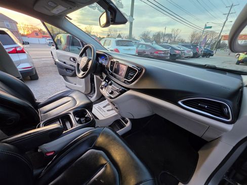 Used 2020 Chrysler Voyager Lxi image 24