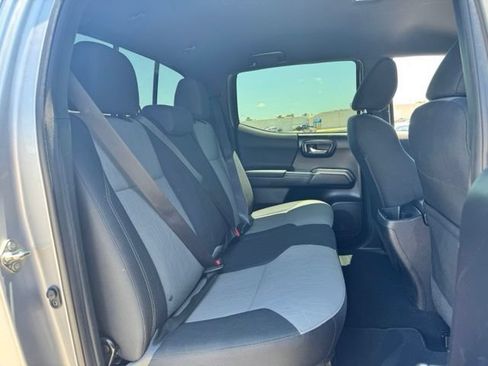Used 2020 Toyota Tacoma TRD Sport w/ Technology Package AWD/4WD image 38