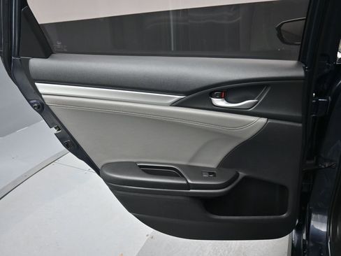 Used 2018 Honda Civic Touring image 31