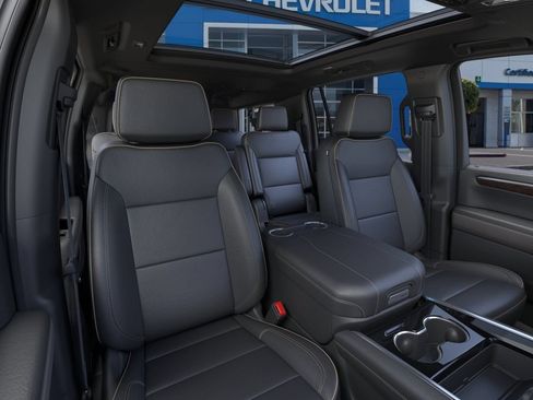 New 2026 Chevrolet Suburban Premier AWD/4WD image 17