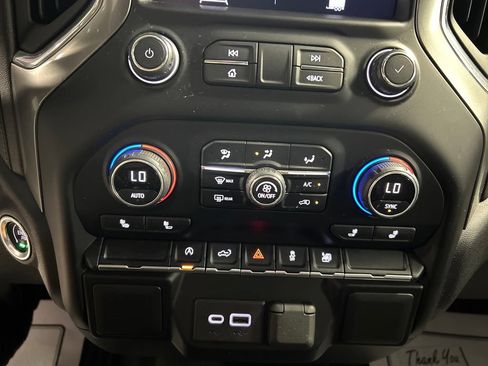 Used 2021 Chevrolet Silverado 1500 LT AWD/4WD image 19