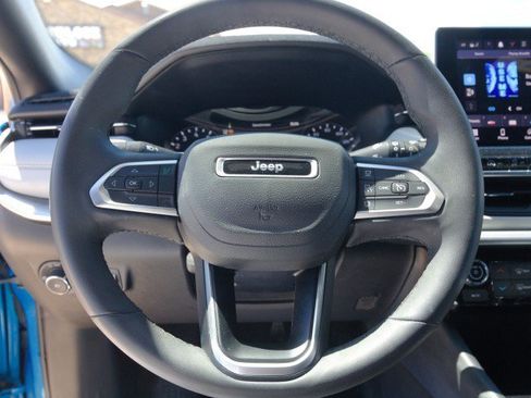 Used 2025 Jeep Compass Limited AWD/4WD image 17