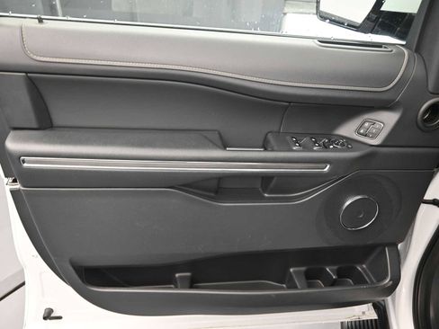 Used 2024 Ford Expedition XLT image 12