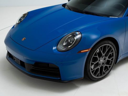 Used 2025 Porsche 911 Carrera RWD image 38