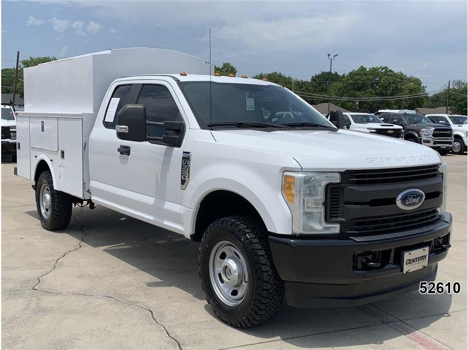 Used 2017 Ford F350 4x4 SuperCab Super Duty image 3