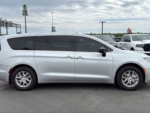 New 2026 Chrysler Voyager LX image 6