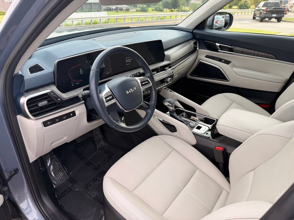 Used 2024 Kia Telluride EX w/ EX Captain's Chair Package FWD image 31