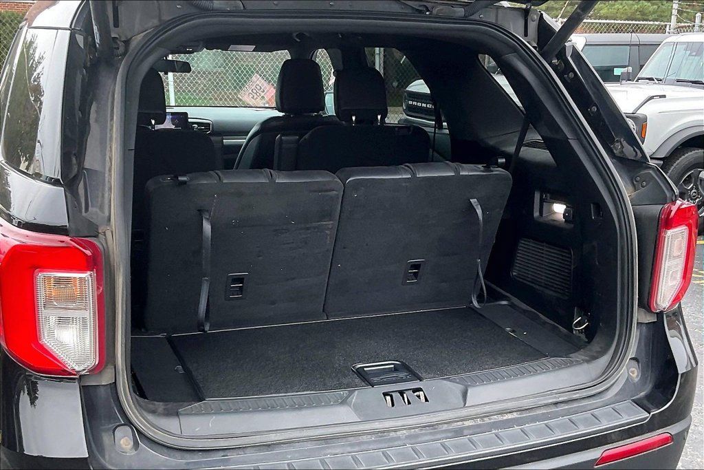 Used 2020 Ford Explorer XLT w/ Equipment Group 202A AWD/4WD image 28