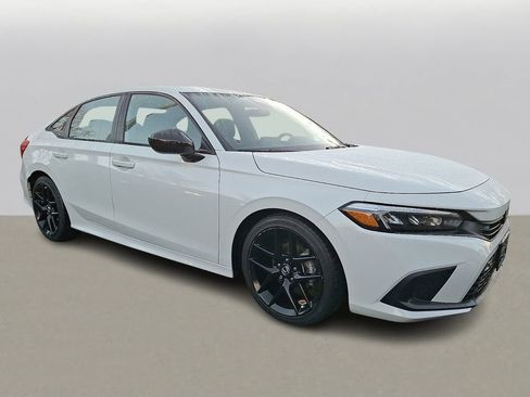 Used 2023 Honda Civic Sport image 3