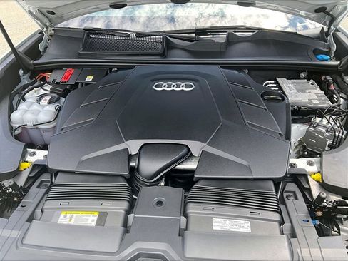 Used 2022 Audi Q8 Premium Plus w/ Premium Plus Package AWD/4WD image 29
